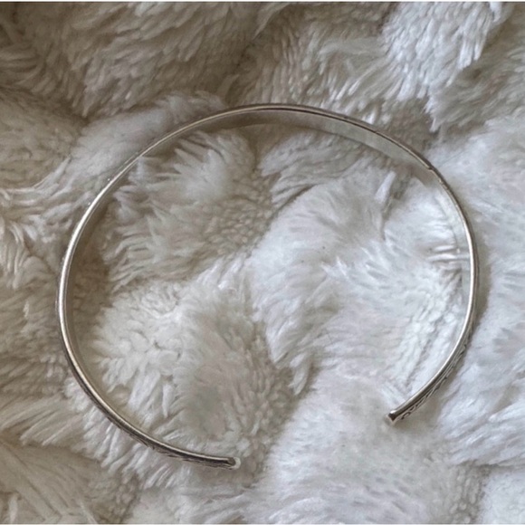 Elegant 925 Sterling Silver Floral Engraved cuff - Picture 2 of 2